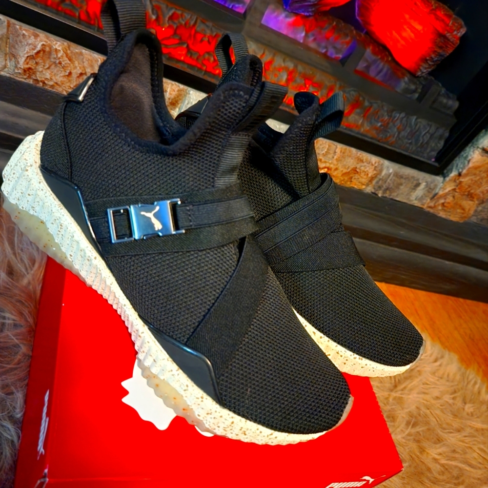 PUMA Defy Mid
